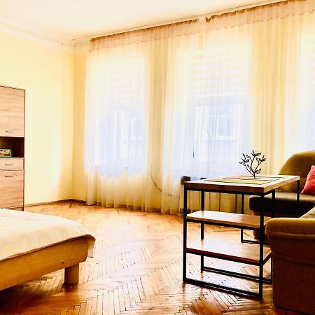 إلفيف Apartment Near Opera On Horodotska 11 المظهر الخارجي الصورة