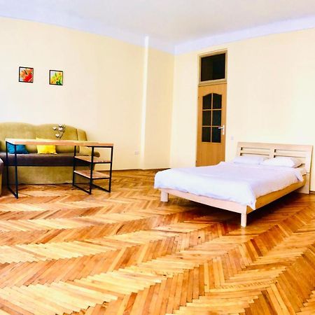 إلفيف Apartment Near Opera On Horodotska 11 المظهر الخارجي الصورة