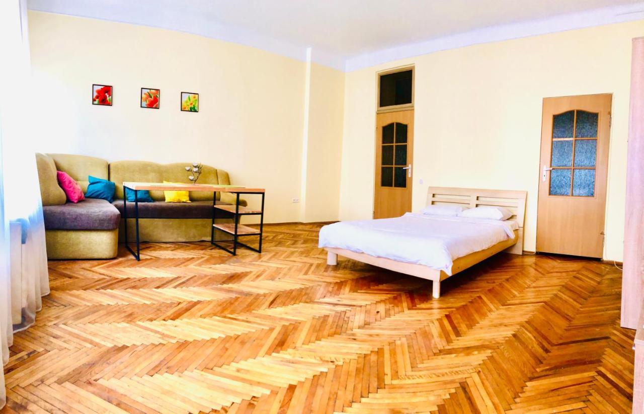 إلفيف Apartment Near Opera On Horodotska 11 المظهر الخارجي الصورة
